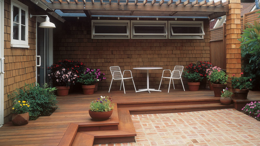 Guia de Cuidados com Decks e Pergolados na Área Externa da sua Casa - Com a expertise da LJ Decks e Pergolados